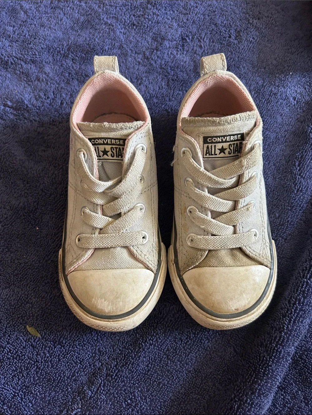 Converse Kids Canvas Low Top Sneakers in Beige with Pink Lining